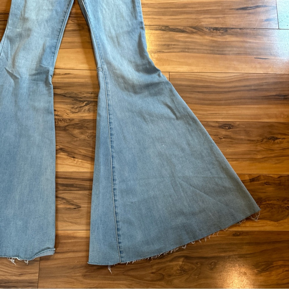 FREE PEOPLE Just Float On Super Flare Bell Bottom Jeans-Blue Rinse-Size 25 (1) - Picture 3 of 16